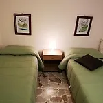 Girosa 住宿加早餐酒店 卡尔塔吉罗