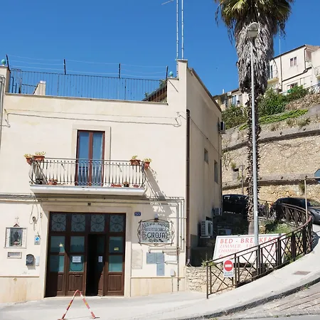 Girosa Bed and Breakfast 2*