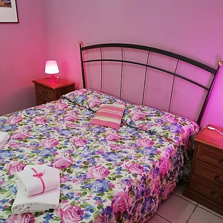 לינה וארוחת בוקר Girosa 2*