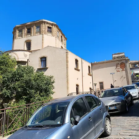 Girosa 2* Caltagirone